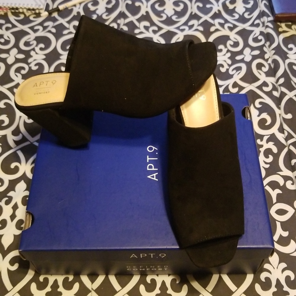 Black heels sandals